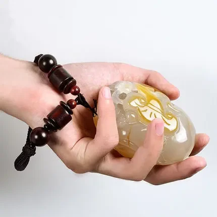 玉器工艺品天然原矿玉石玛瑙手把件巧雕玛瑙貔貅手把玩物带证书