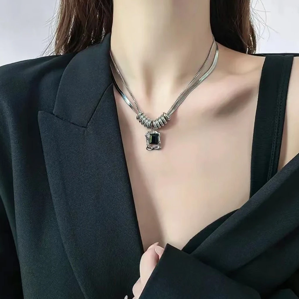 钛钢项链 气质时尚黑色吊坠锁骨链高级感项链个性轻奢小众毛衣链