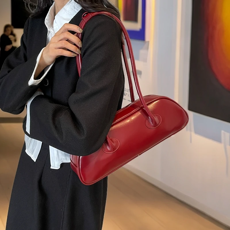 女式2025新款小众设计单肩大容量红色腋下包长条法棍包女包包