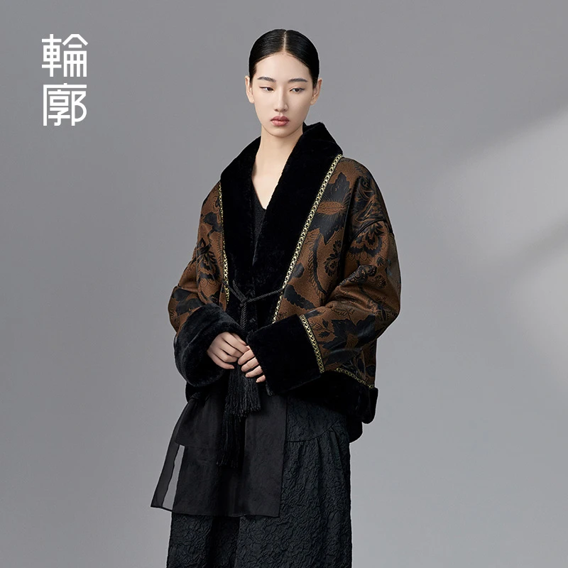 轮廓茶棕剪绒毛绒外套L233Y102中式改良复古连襟领宽松美拉德穿搭