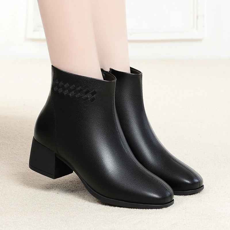 保暖妈妈鞋棉鞋秋冬新款加绒时尚中年短靴粗跟中老年女士皮鞋中跟