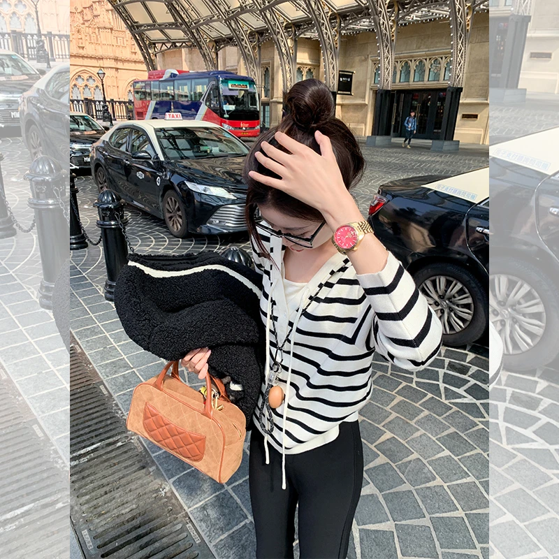 曾小咸 黑白条纹假两件短款连帽针织衫女显瘦毛衣Z244MA4208