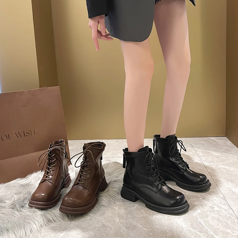 胖MM宽胖脚马丁靴女英伦风新款春秋季厚底短靴女加宽加肥大码女靴