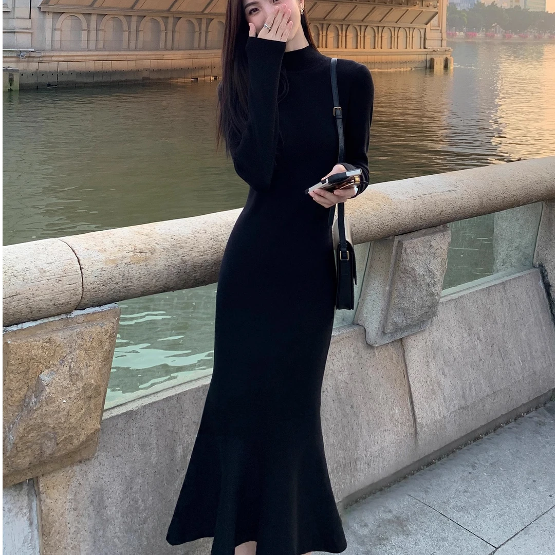 配大衣黑色针织连衣长裙女2023秋冬气质鱼尾裙半高领打底显瘦裙子
