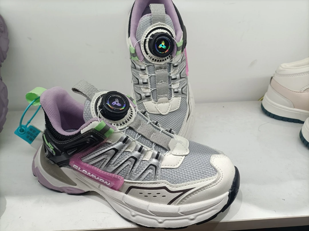 儿童运动休闲鞋纽扣双网四季鞋女孩