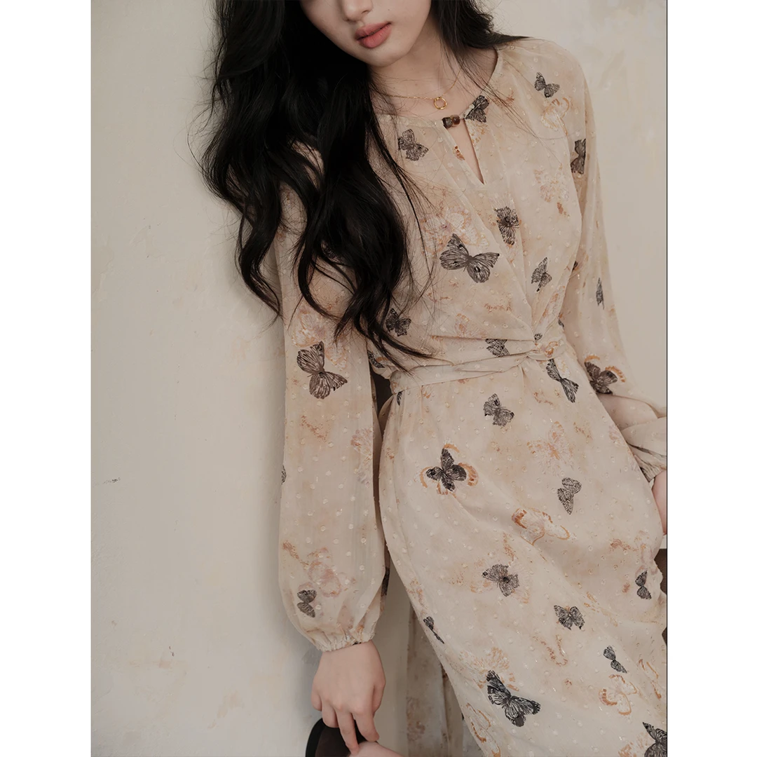 TYANG贰羊设计【三秋庭】新中式蝴蝶纽扣约会V领长袖连衣裙长款