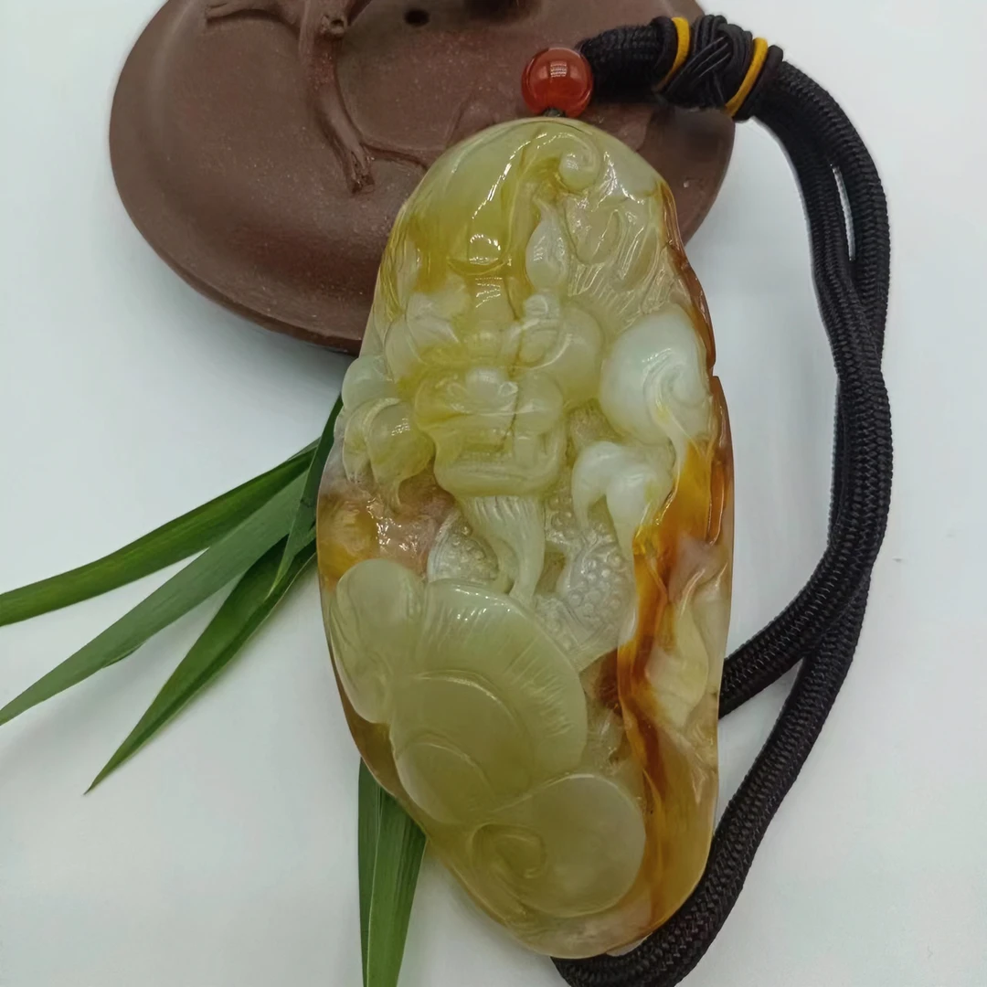 岫玉岫玉花玉玉石王花玉貔貅手把件带红色俏色巧雕霸王貔貅手把