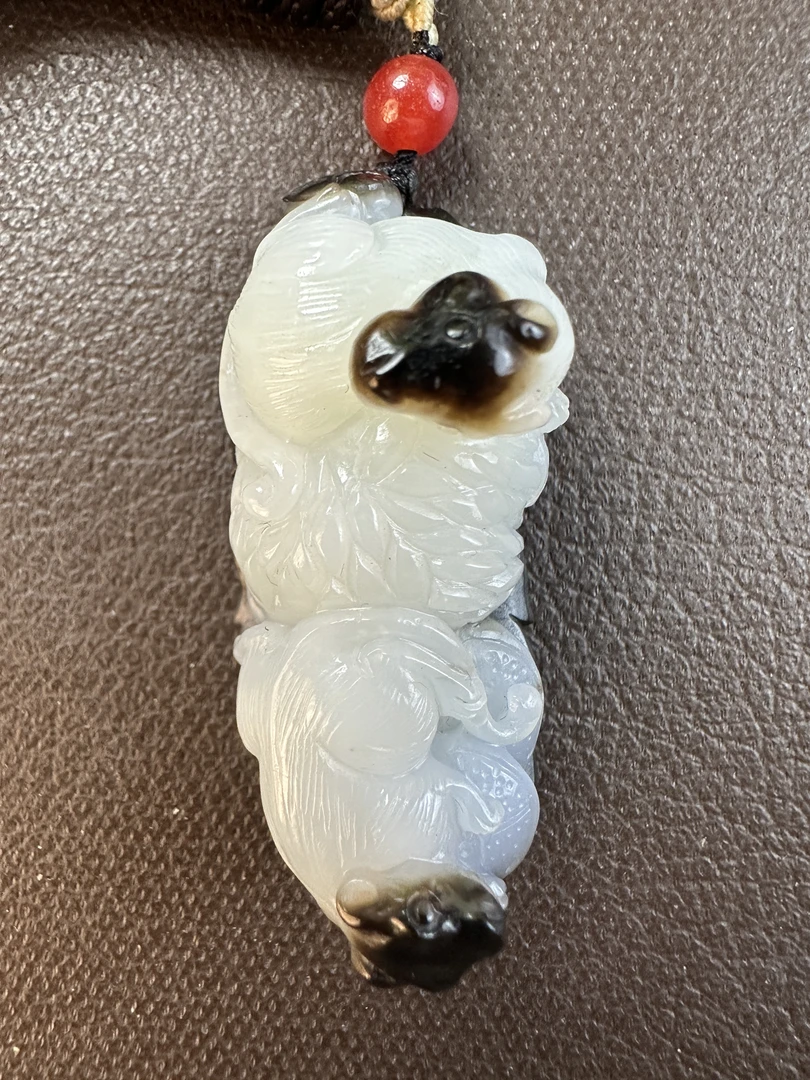 和田玉黑皮籽料挂坠