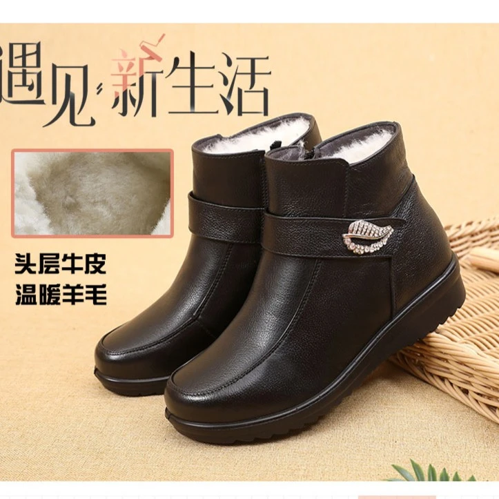 妈妈鞋棉鞋真皮羊羔毛短靴女加绒保暖平底中老年棉靴软底防滑老人
