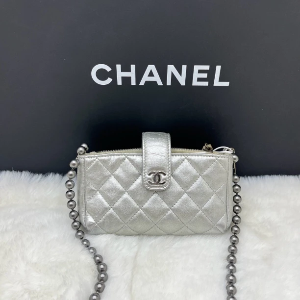 95新 Chanel/香奈儿 香奈儿珍珠链条银灰色零钱斜挎卡包 14开
