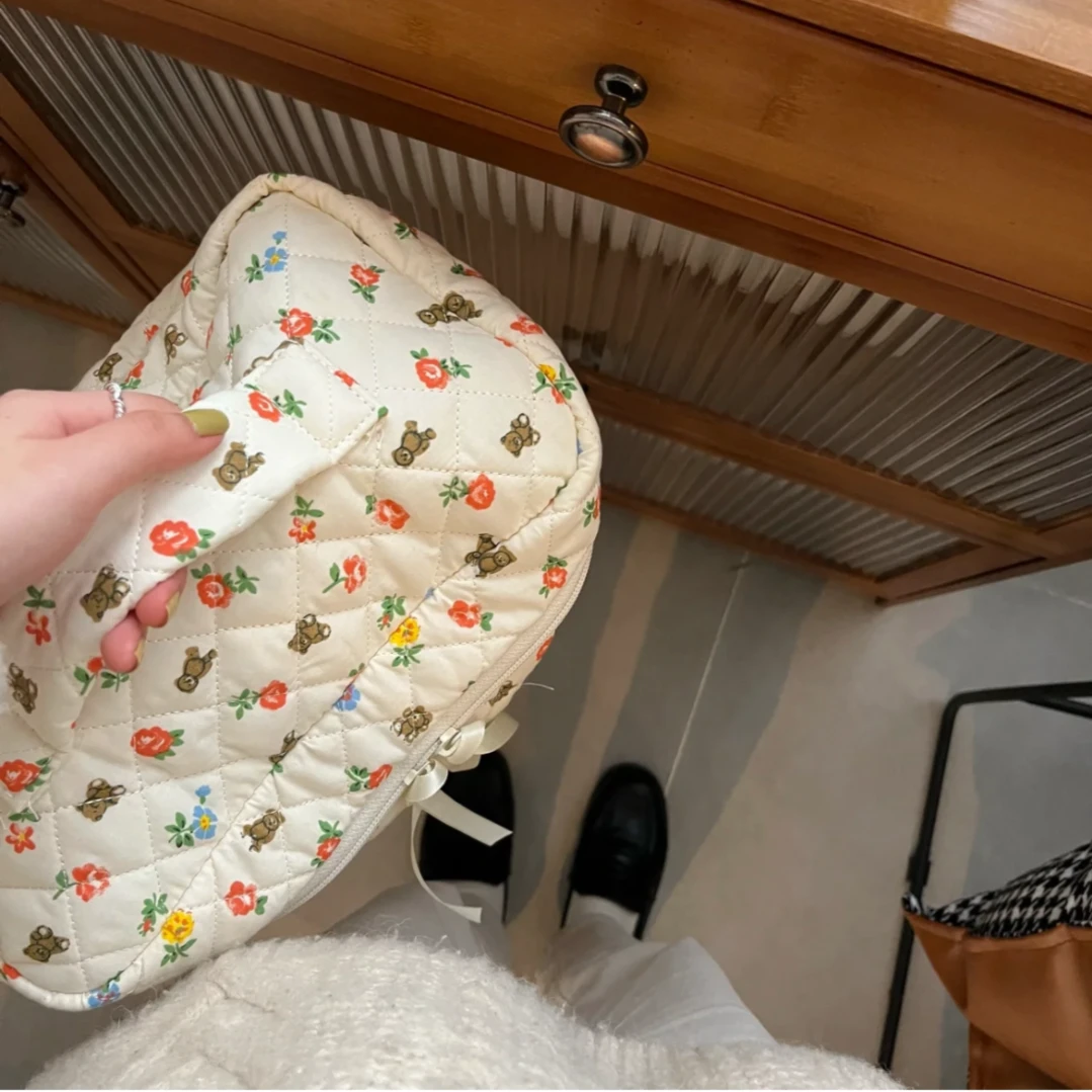 怪味熊碎花小熊化妆包外出便携大容量洐缝洗漱包学生小清新收纳包