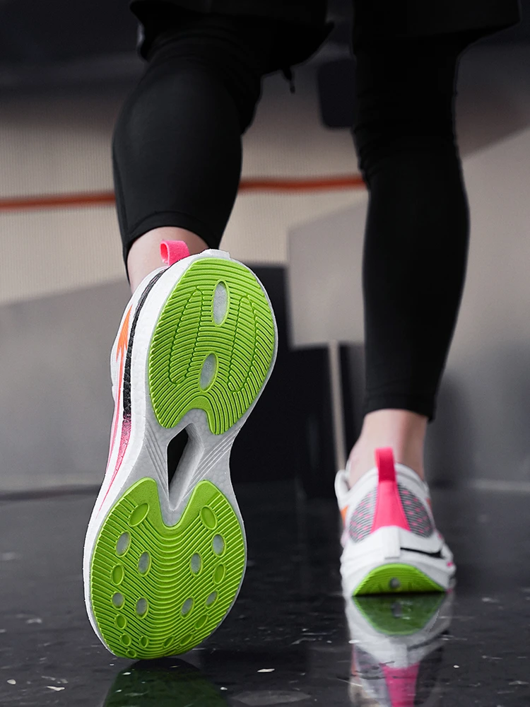 微瑕介意的慎拍百户外慢跑鞋