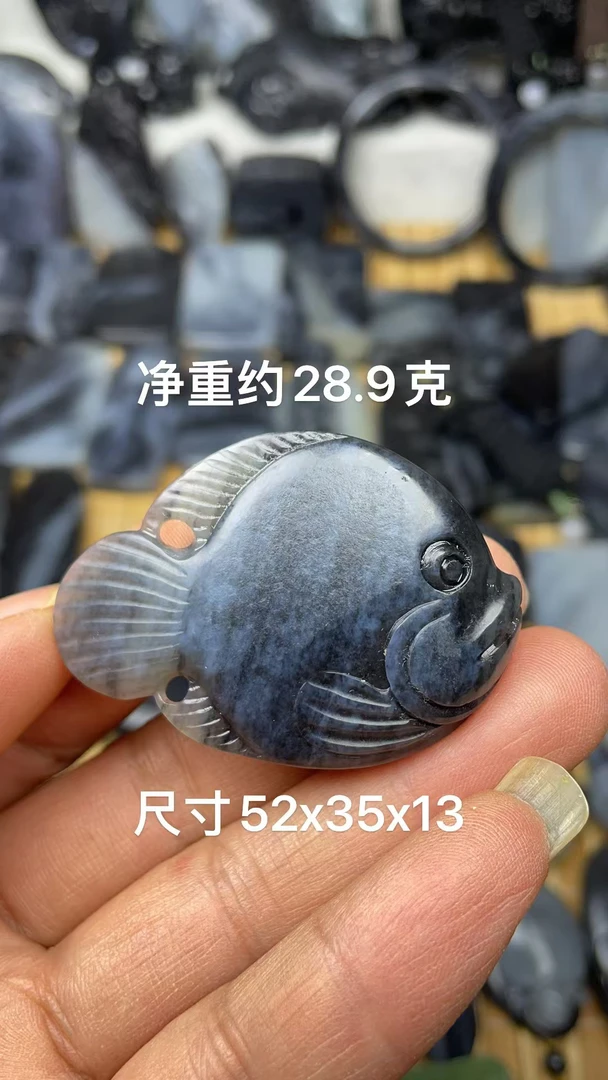 天然和田玉籽 料青花留皮手工精雕小鱼吊坠挂件