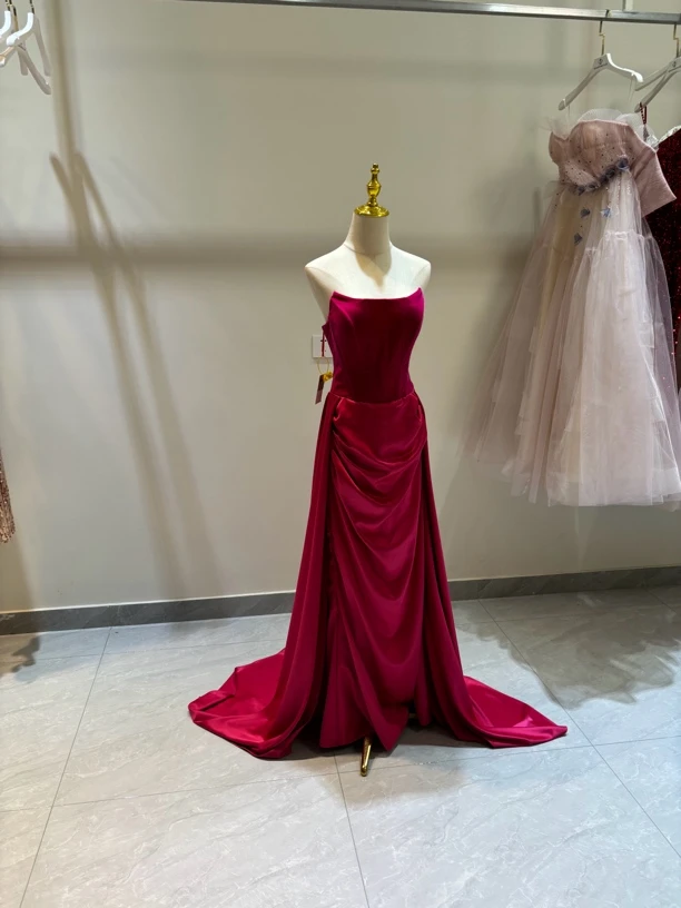 玫红色敬酒服新娘法式抹胸高级感订婚宴晚礼服裙小拖尾晨袍晨实拍