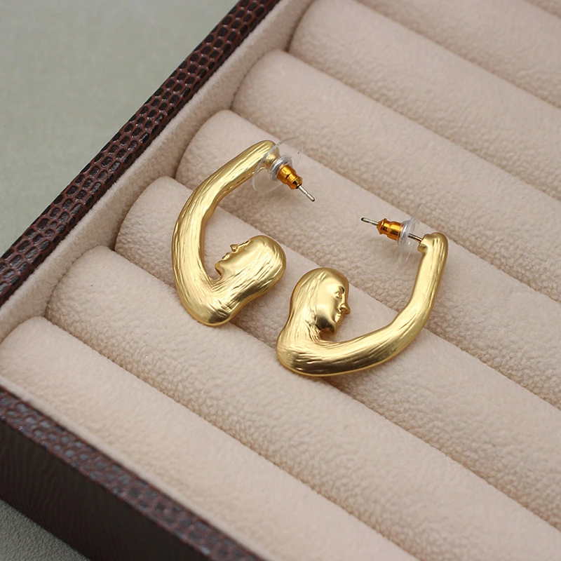 铜合金耳饰 6372法国设计师款人像C圈耳环法式小众耳钉个性饰品女