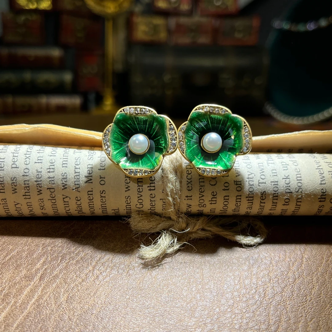 铜合金耳饰 6819 设计师款绿色山茶花耳钉立体雕花耳环中古耳饰品