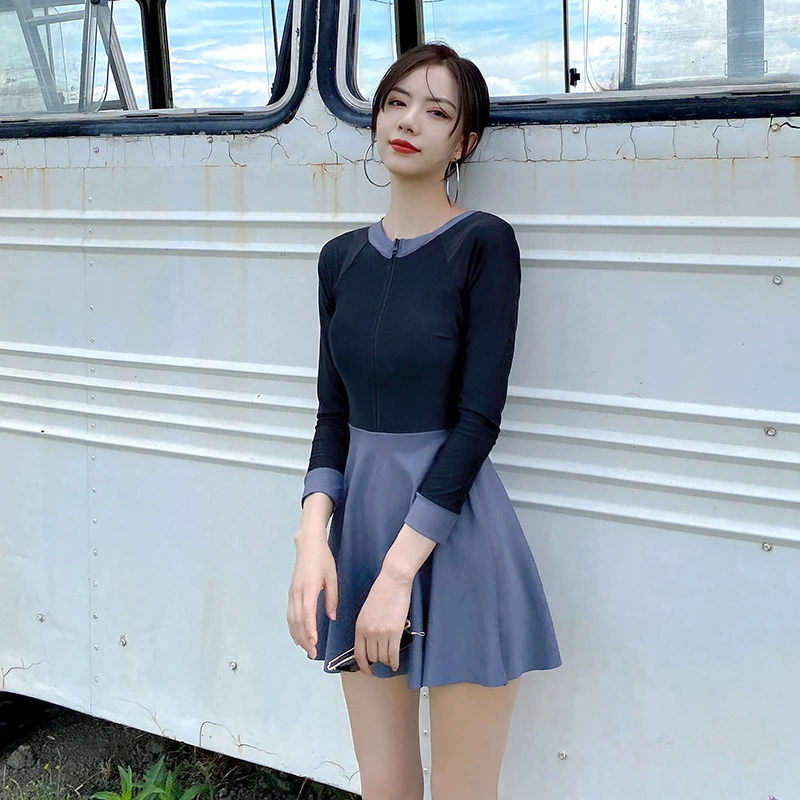 连体裙式灰色泳衣女2023新款女士遮肚保守温泉度假运动风学生泳装