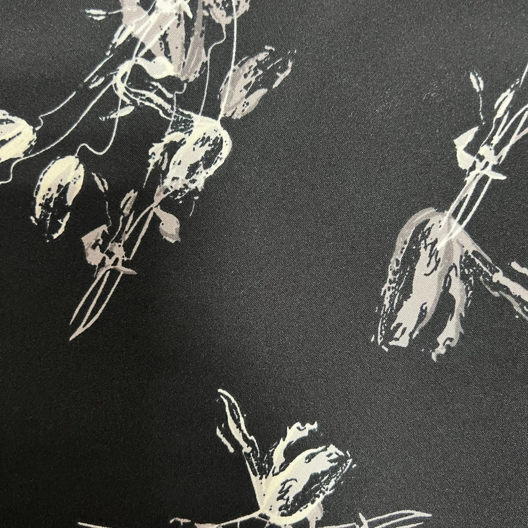 弹力缎黑夜玫瑰面料（买2米布包邮）（不支持7天无理由退换）