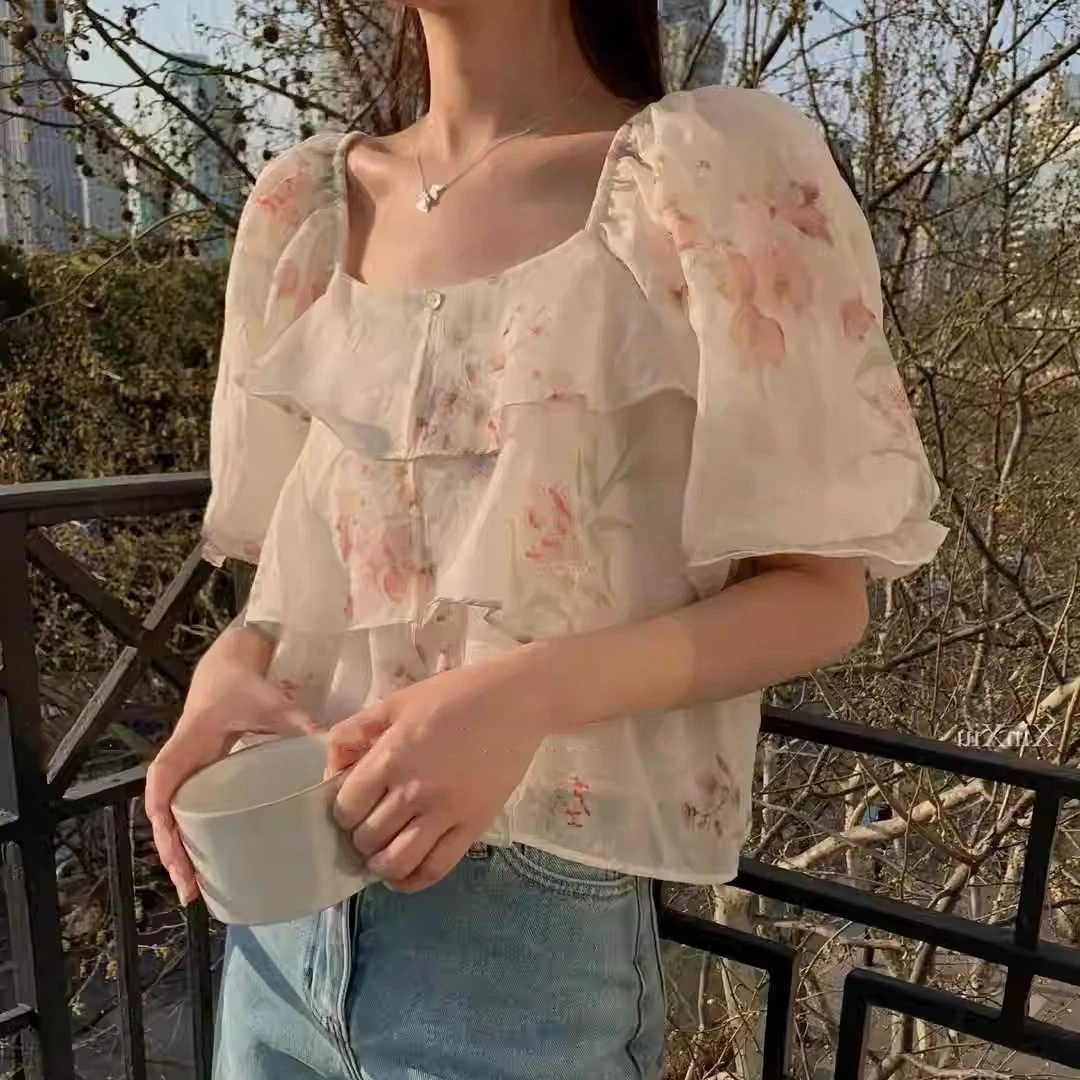 法式甜美荷叶边方领碎花衬衫女夏新款显瘦洋气泡泡袖别致短款衬衣