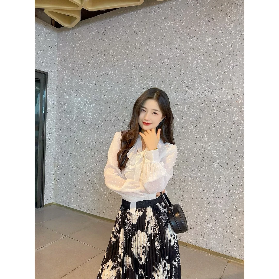 GIRDEAR/哥弟「花间清露」法式设计感白色长袖衬衣衬衫1300982