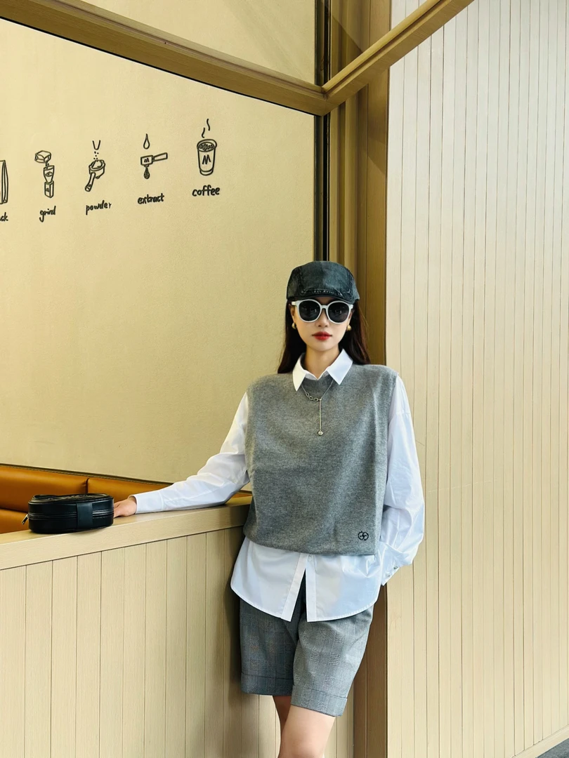 GIRDEAR/哥弟【格调徽章】秋冬热力感灰色马甲1399667-7T02031-005