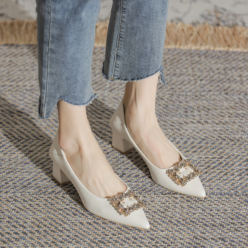 春秋气质时尚低跟水钻女鞋韩版中跟职业高跟尖头工作鞋女粗跟