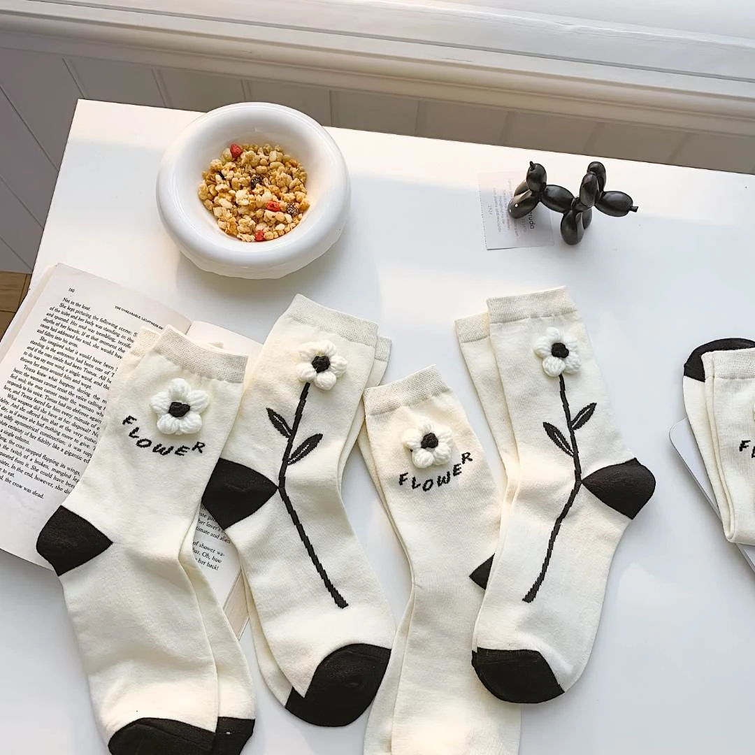 黑白网红立体山茶花春夏季袜子ins中筒学生百搭秋冬白色卡通棉袜