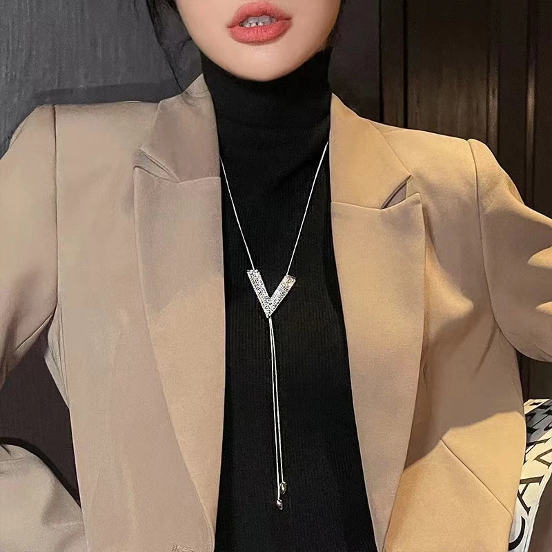 钛钢项链 秋冬新款字母V字毛衣链可调节长款流苏时尚百搭项链气质