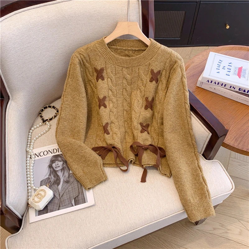 2024冬季新款绞花短款高级感独特别致毛衣法式复古设计感红色上衣