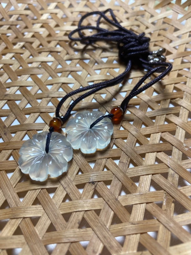 岫玉小花吊坠随机发一