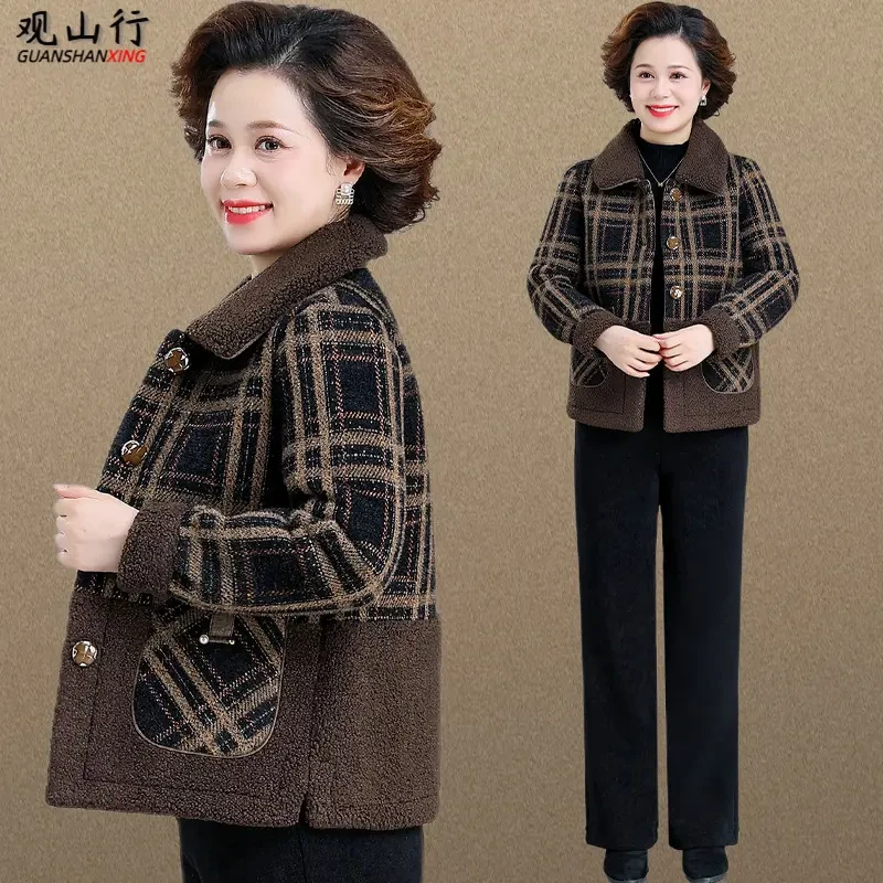 中年妈妈冬季羊羔绒外套短款中老年女装冬装新款毛呢上衣加绒加厚