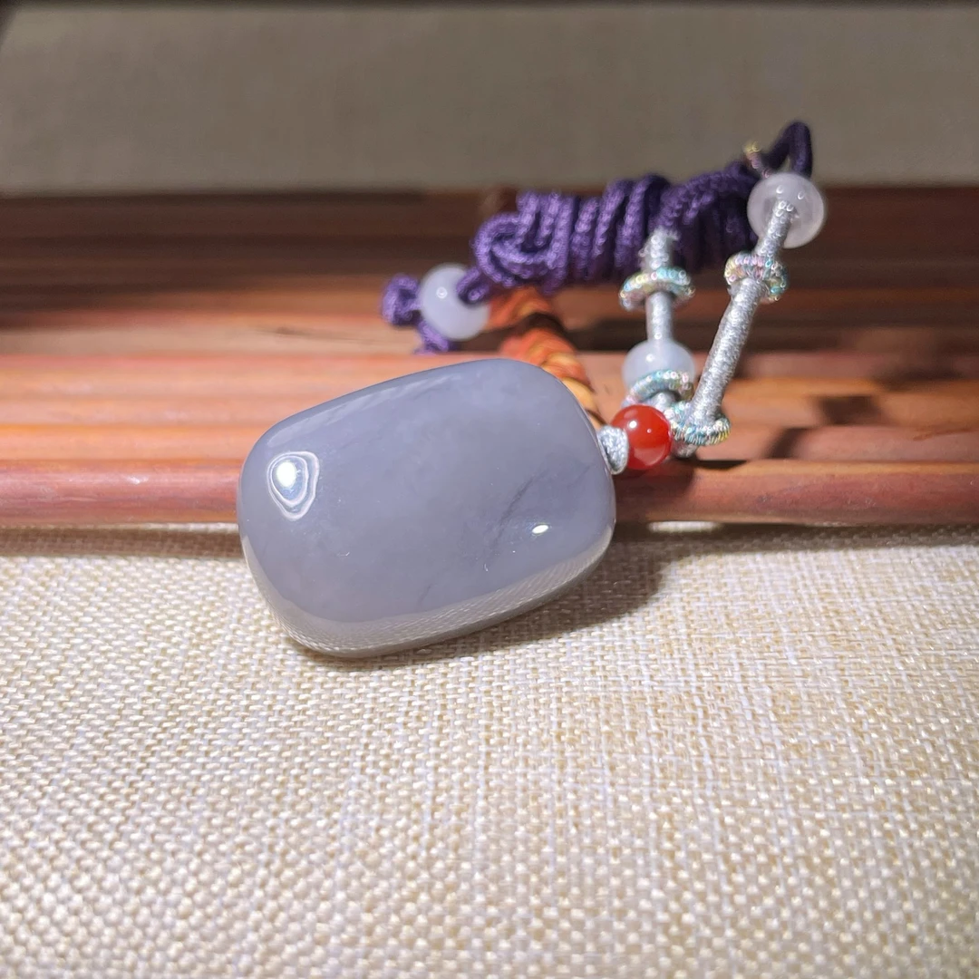 【钰曼珠宝】烟紫无事牌简约大气百搭吊坠