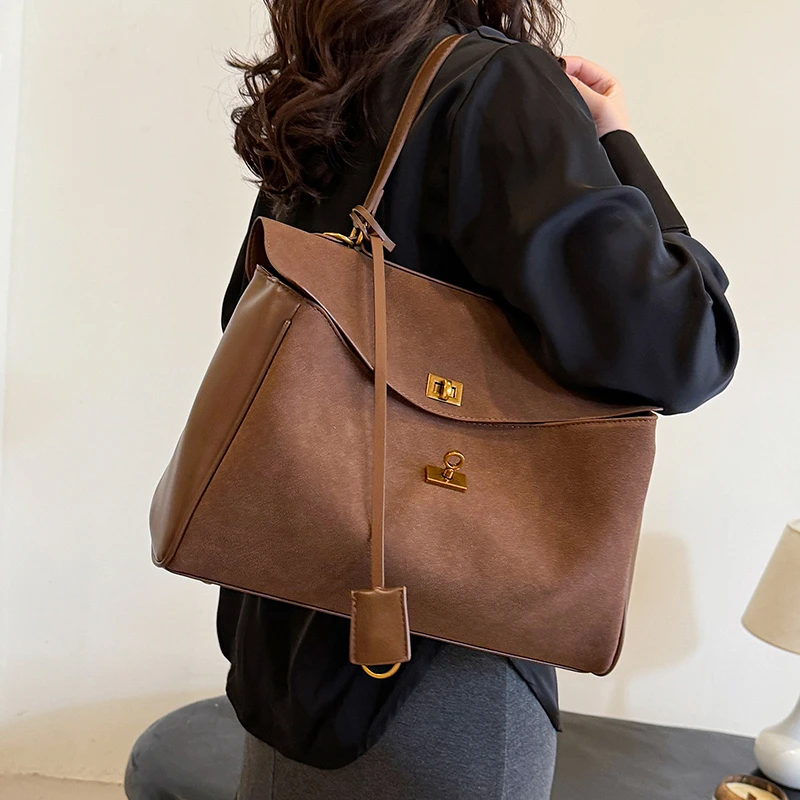 秋冬季复古磨砂大容量包包女士2025新款通勤单肩斜挎包手提托特包