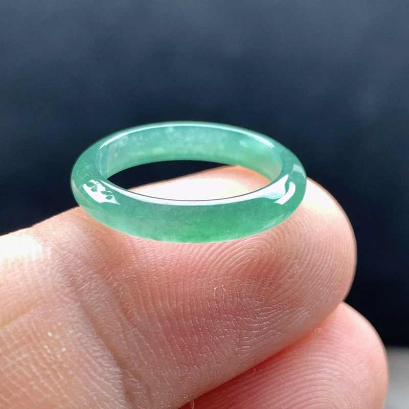 小圈口内径15.7纯天然a货老坑料绿色飘花素边戒指环尾戒