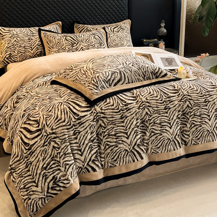 冬季雕花牛奶绒宽边轻奢风高克重牛奶绒四件套加厚保暖双面绒