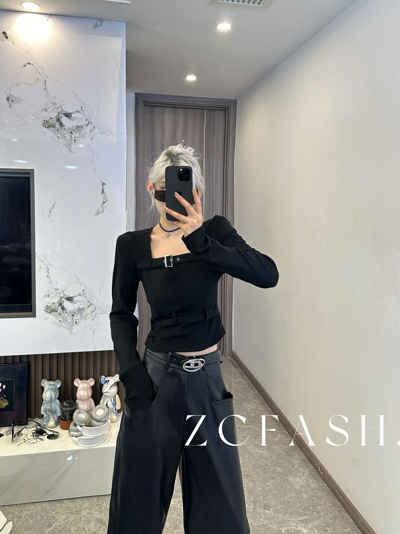 ZC-新款2024秋冬短款小众气质卡扣收腰修身显瘦百搭黑色打底衫