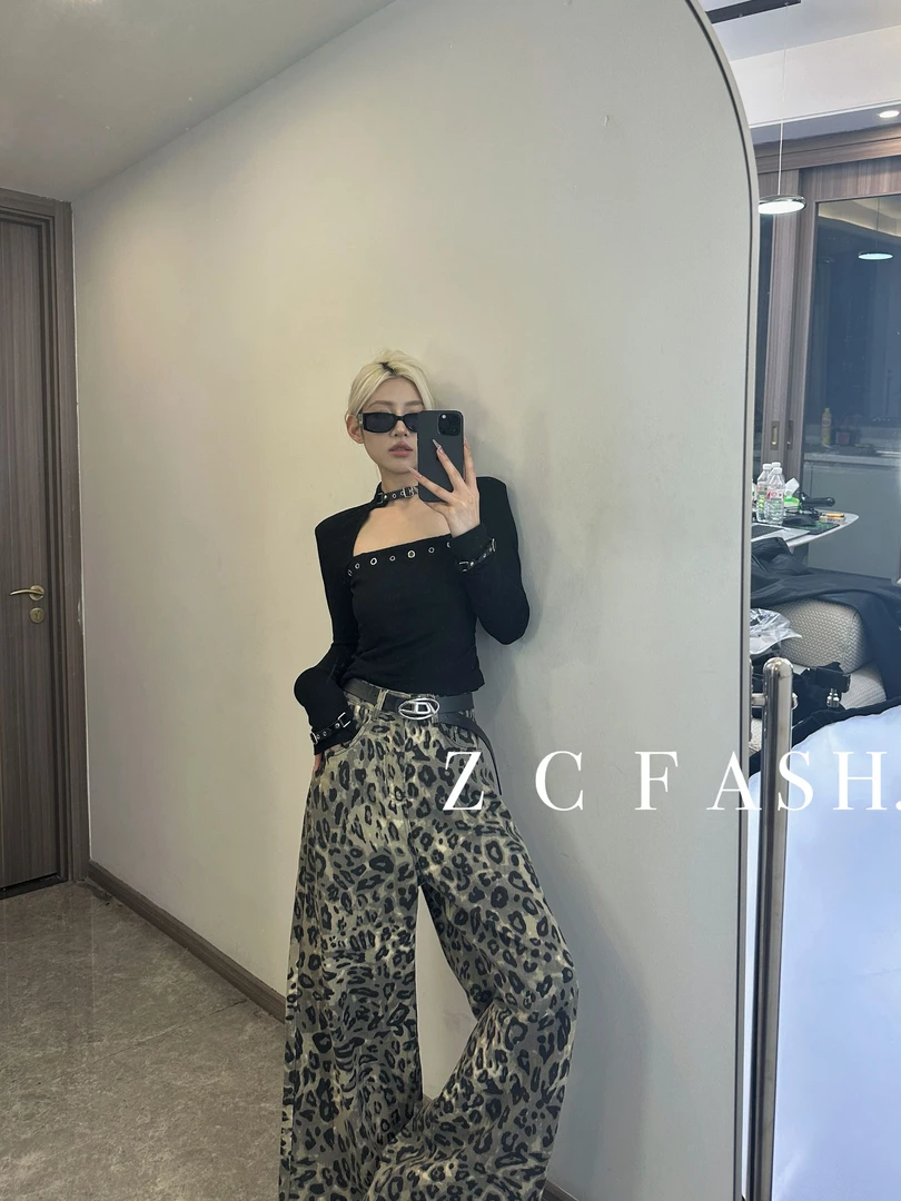 ZC-新款小众设计款方领长袖t恤女辣妹鱼骨上衣打底衫-s025