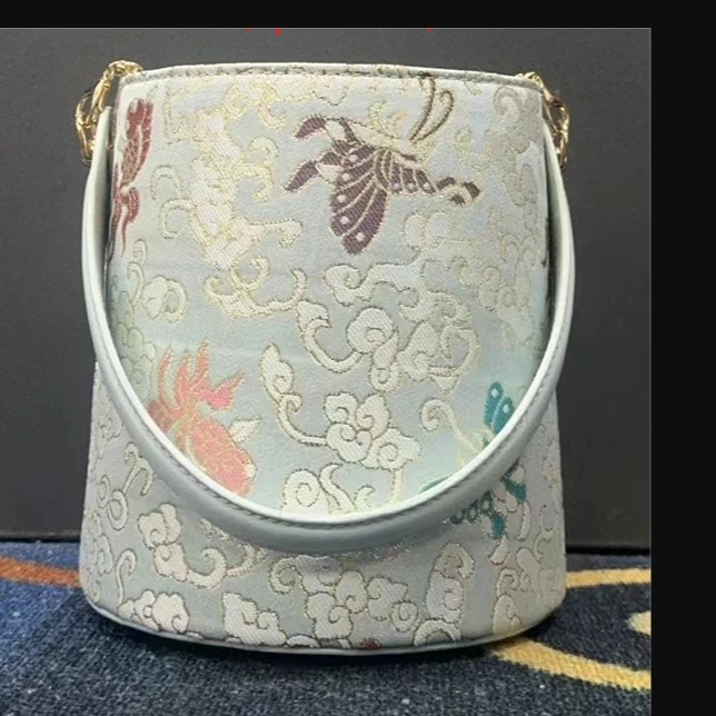 GZ 【金鱼戏彩蝶】花位随机时尚气质国风手拿斜跨女包296