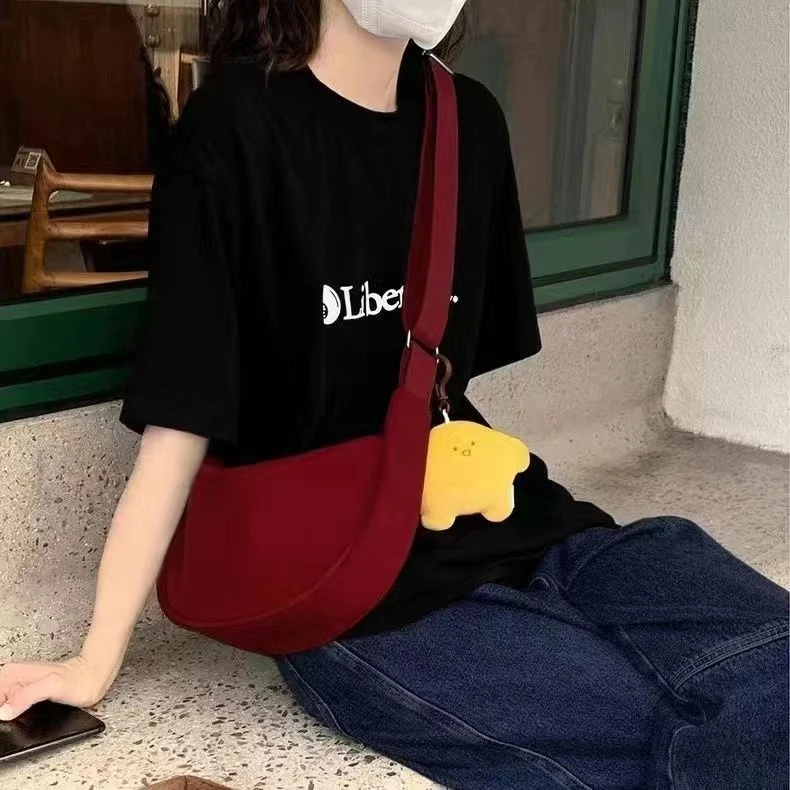 斜挎包日系ins简约纯色百搭斜挎小包包女手机包男帆布饺子包背包