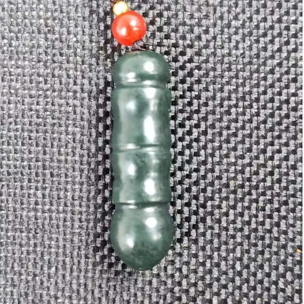 和田玉青玉精美挂件