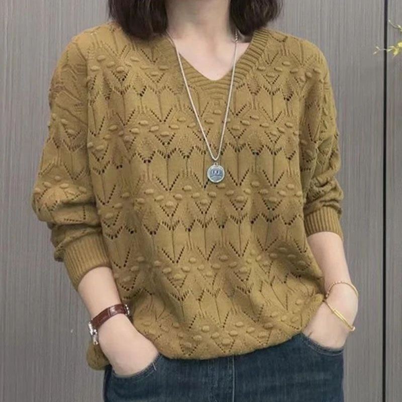 【大码女装】时尚洋气v领镂空显瘦气质上衣针织衫百搭长袖秋冬女