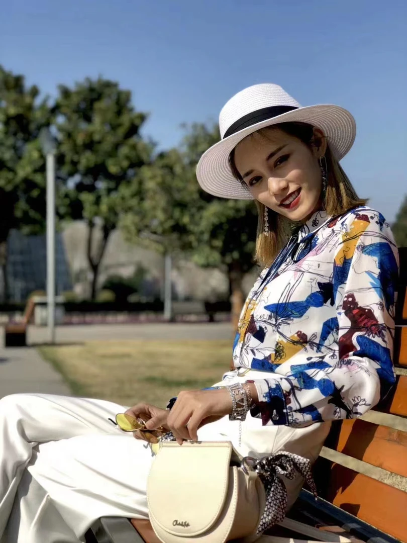 芝仪迷雾蓝花色衬衣