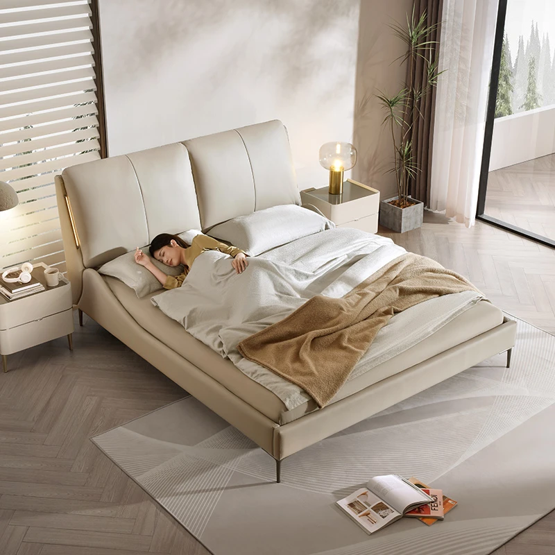 顾家家居简约头层牛皮双人高脚皮艺床架实木排骨架DS8123B