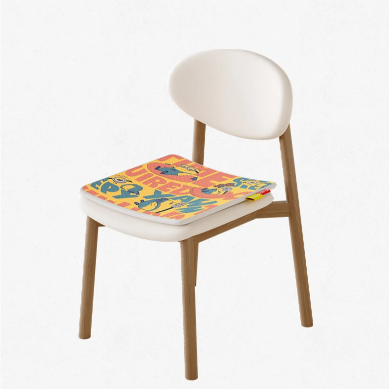 【小黄人联名】顾家家居KUKAHOME卡通家用餐桌椅子实木餐椅DS7152Y