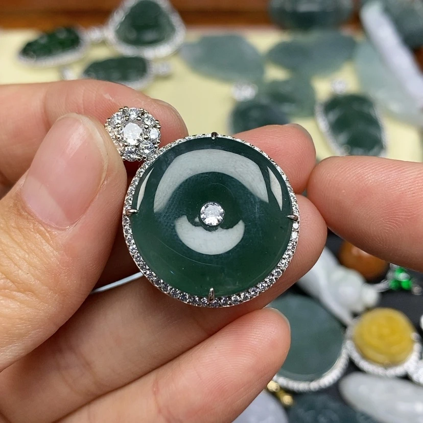 【闪购商品】翡翠颈饰未镶嵌