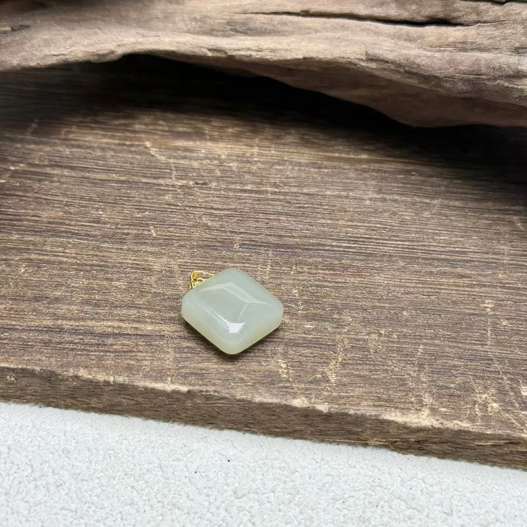 【与帅珠宝】和田玉晴水小方牌D112277——多样性发其一