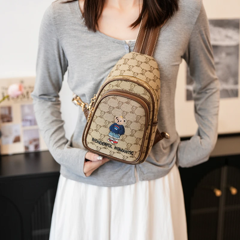 北包包休闲胸包女2024新款时尚百搭单肩斜挎小包女多层气质女包