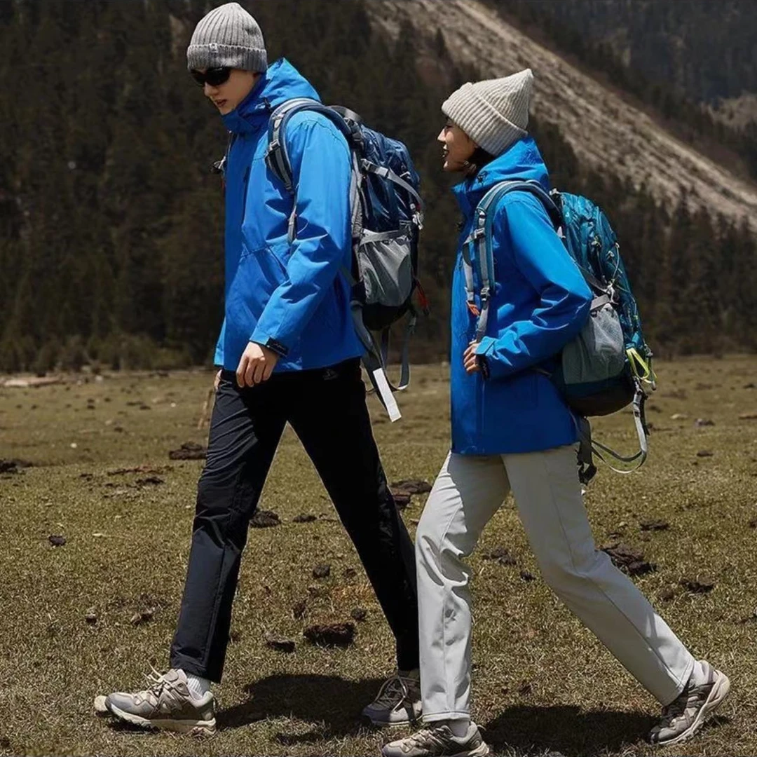 情侣款三合一功能性户外三防连帽冲锋衣保暖可脱卸内胆外套CF01