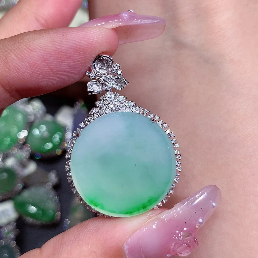 翡翠颈饰18K金镶嵌。。