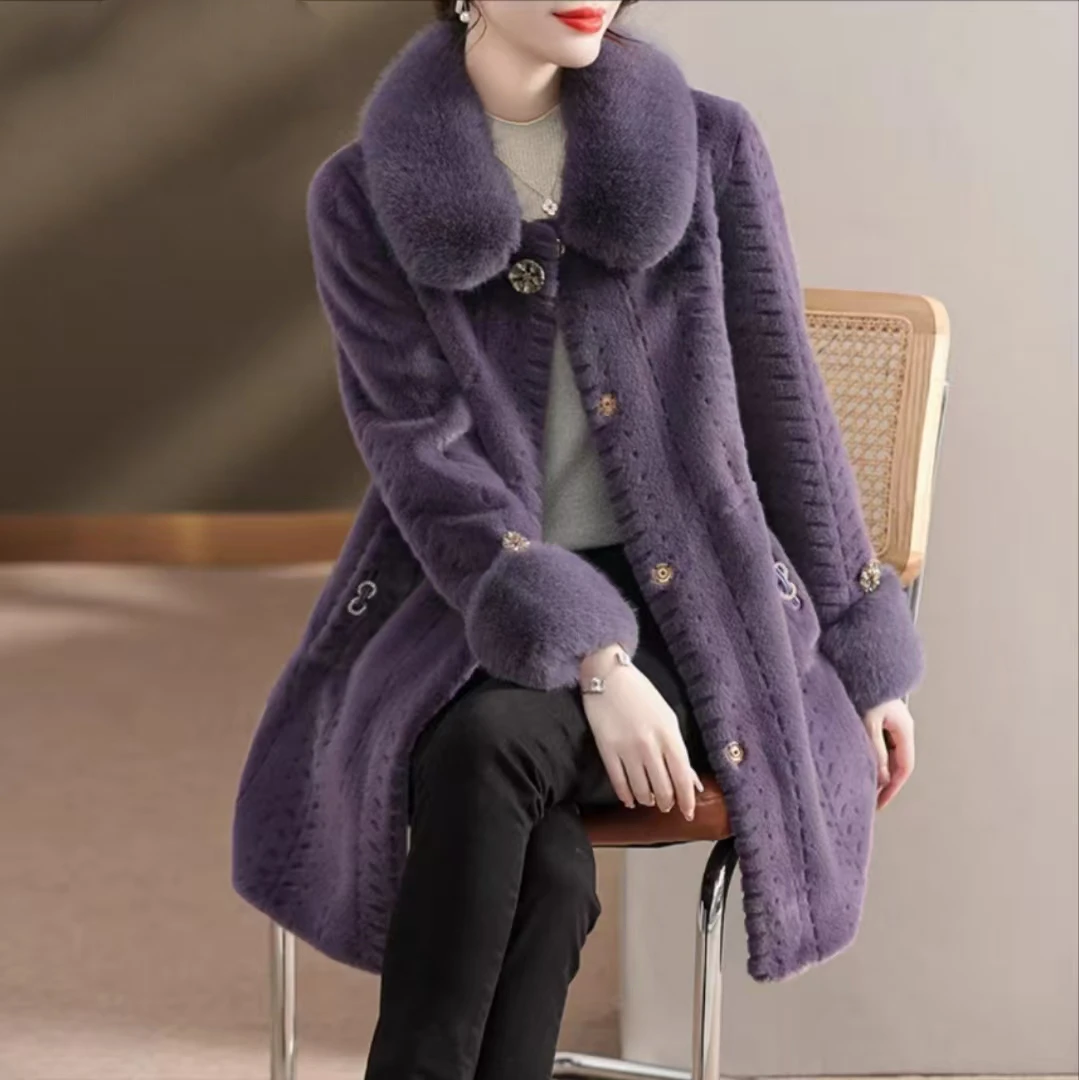 海宁中年妈妈外套女秋冬装新款洋气中老年水貂绒皮毛一体大衣加厚